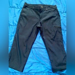 Eddie Bauer Nylon Capri Pants with Side Pocket Size 10